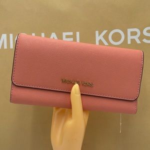 MICHAEL KORS JET SET TRAVEL LARGE TRIFOLD WALLET SHERBERT COLOR
NWT